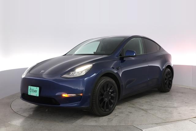 2022 Tesla Model Y — VIN 7SAYGDEE0NF386599