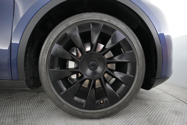 2022 Tesla Model Y — photo 7 of 21
