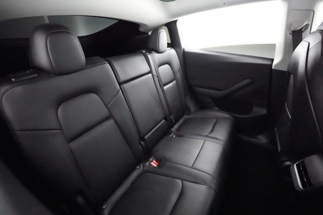 2022 Tesla Model Y — photo 4 of 21
