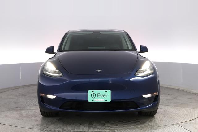 2022 Tesla Model Y — photo 9 of 21