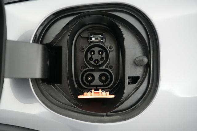 2022 Chevrolet Bolt EV — photo 8 of 20