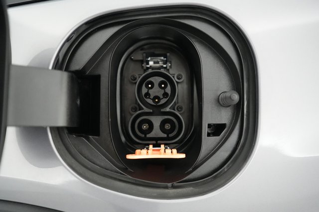 2022 Chevrolet Bolt EV — photo 8 of 20