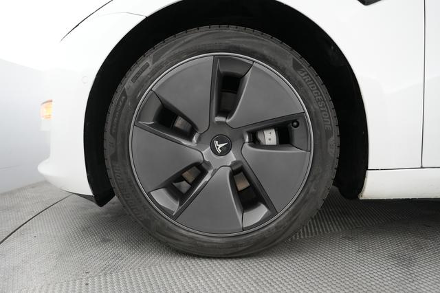2022 Tesla Model 3 — photo 7 of 22