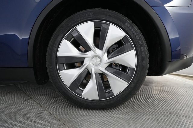 2023 Tesla Model Y — photo 17 of 22