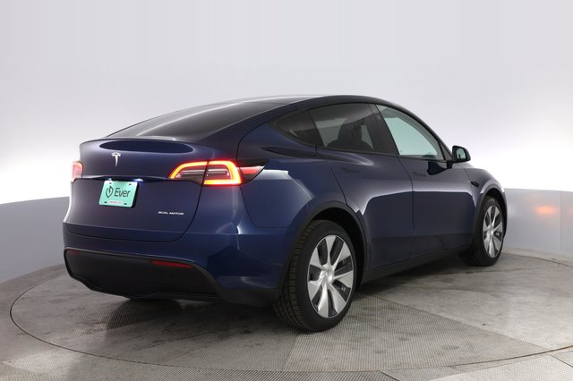 2023 Tesla Model Y — photo 2 of 22