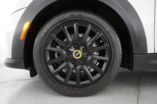 2023 MINI Cooper SE — photo 15 of 19