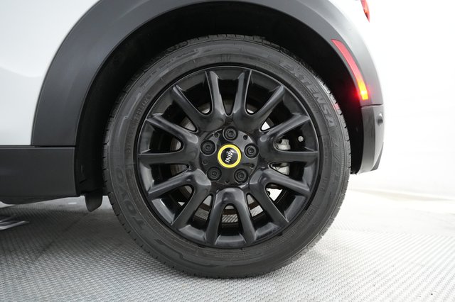 2023 MINI Cooper SE — photo 14 of 19