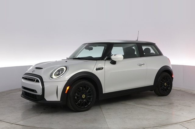 2023 MINI Cooper SE — photo 13 of 19