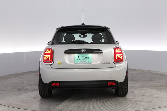 2023 MINI Cooper SE — photo 11 of 19