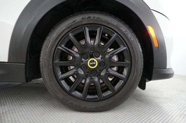 2023 MINI Cooper SE — photo 16 of 19