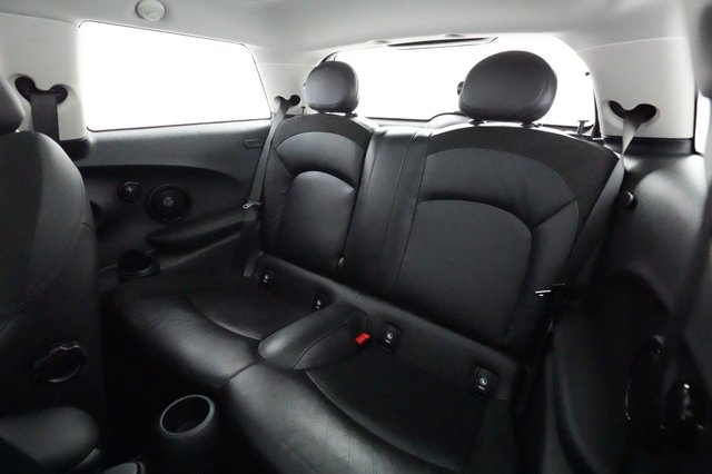 2023 MINI Cooper SE — photo 18 of 19