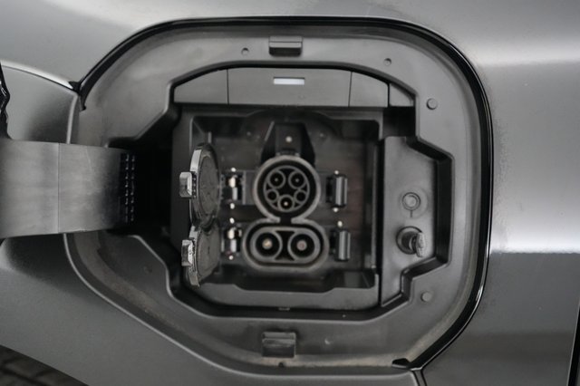 2024 Subaru Solterra — photo 8 of 20