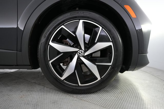 2023 Volkswagen ID.4 — photo 16 of 21