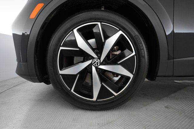 2023 Volkswagen ID.4 — photo 17 of 21