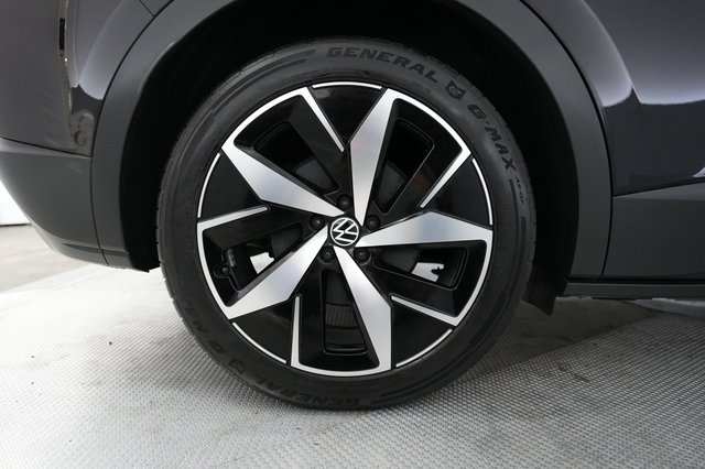 2023 Volkswagen ID.4 — photo 15 of 21