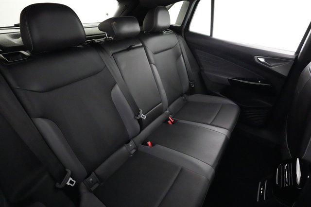2023 Volkswagen ID.4 — photo 4 of 21