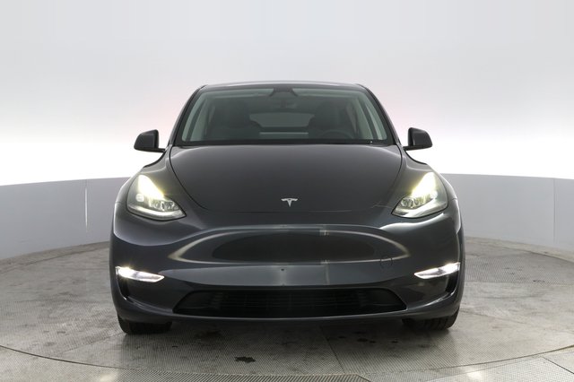 2024 Tesla Model Y — photo 9 of 21