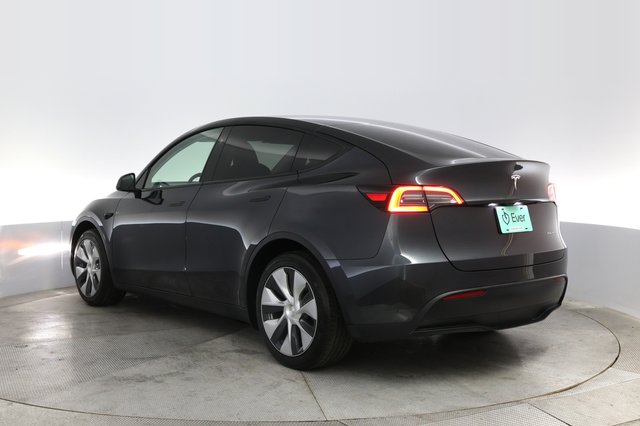 2024 Tesla Model Y — photo 13 of 21