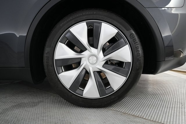 2024 Tesla Model Y — photo 15 of 21