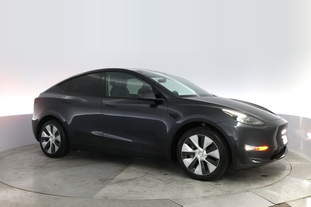 2024 Tesla Model Y — photo 11 of 21