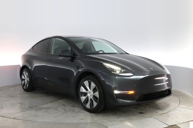 2024 Tesla Model Y — photo 10 of 21
