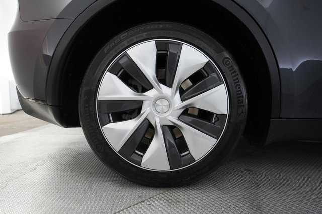 2024 Tesla Model Y — photo 16 of 21