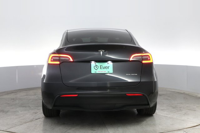 2024 Tesla Model Y — photo 12 of 21