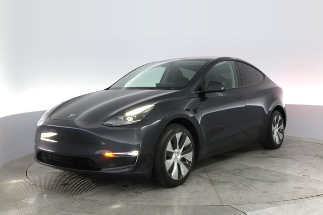 2024 Tesla Model Y — VIN 7SAYGDEE4RF013703