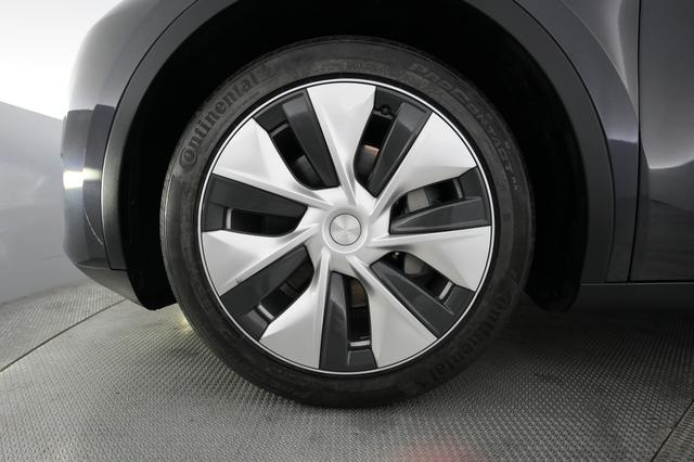 2024 Tesla Model Y — photo 7 of 21