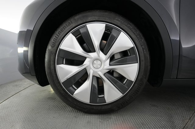 2024 Tesla Model Y — photo 7 of 21