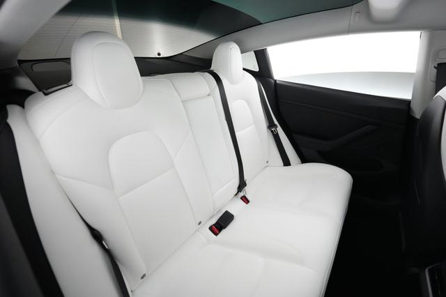 2022 Tesla Model 3 — photo 4 of 22