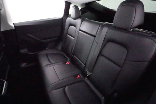 2022 Tesla Model Y — photo 19 of 21