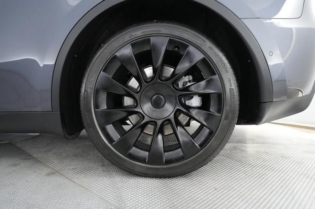 2022 Tesla Model Y — photo 7 of 21