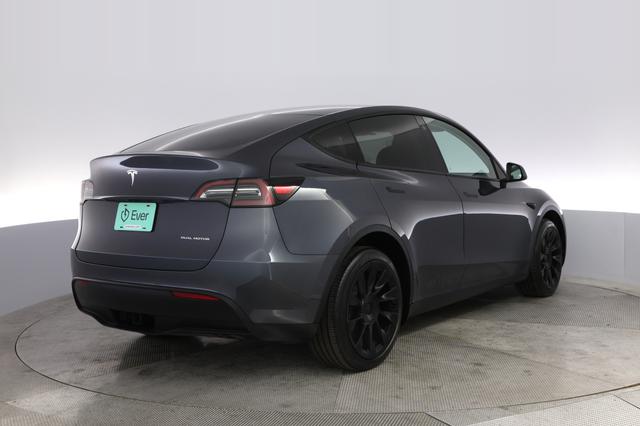 2022 Tesla Model Y — photo 2 of 21