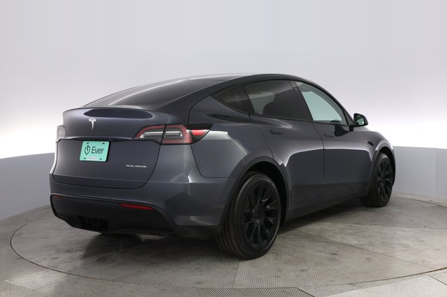 2022 Tesla Model Y — photo 2 of 21