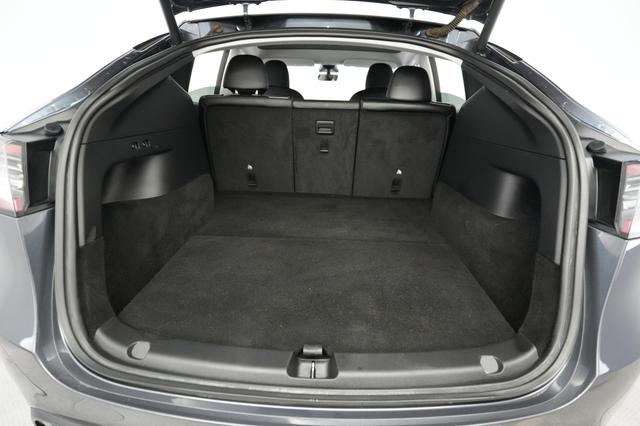 2022 Tesla Model Y — photo 6 of 21