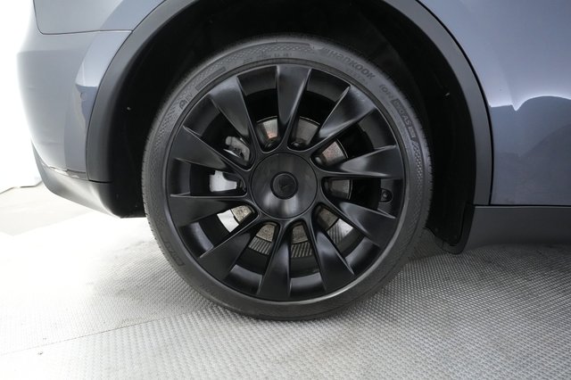 2022 Tesla Model Y — photo 16 of 21