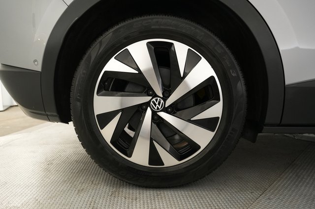 2023 Volkswagen ID.4 — photo 16 of 20