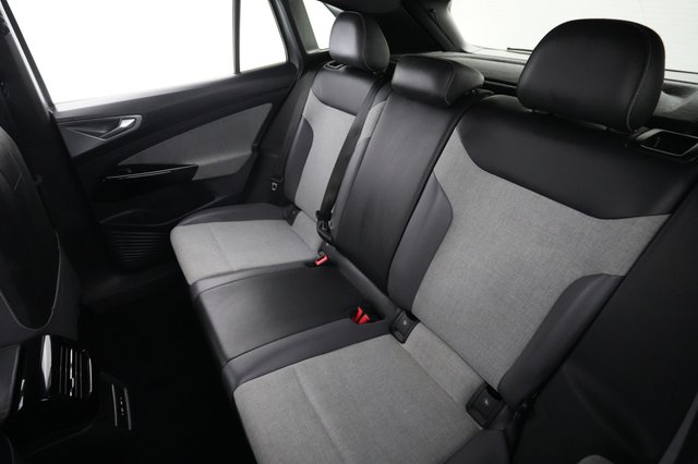 2023 Volkswagen ID.4 — photo 19 of 20