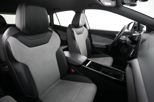 2023 Volkswagen ID.4 — photo 18 of 20