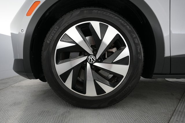 2023 Volkswagen ID.4 — photo 15 of 20