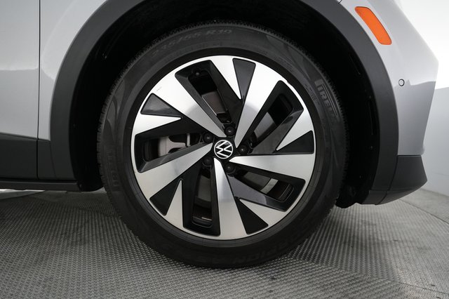 2023 Volkswagen ID.4 — photo 17 of 20
