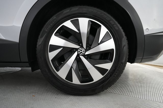 2023 Volkswagen ID.4 — photo 7 of 20
