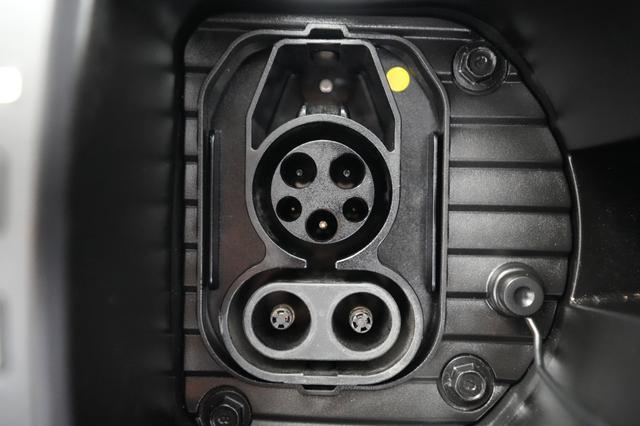 2023 Hyundai IONIQ 6 — photo 8 of 20