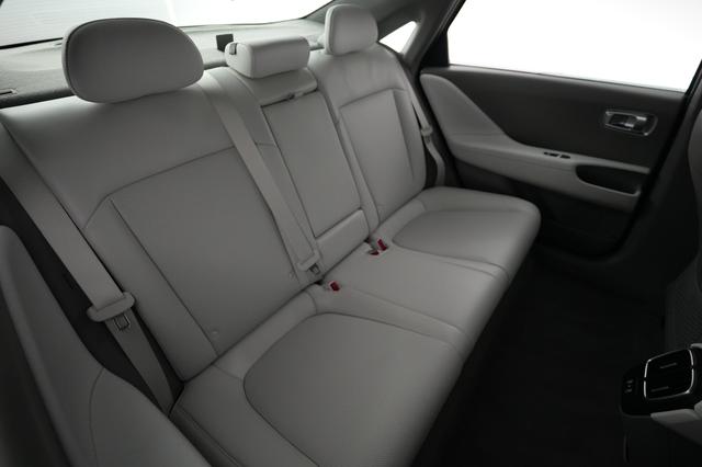 2023 Hyundai IONIQ 6 — photo 4 of 21