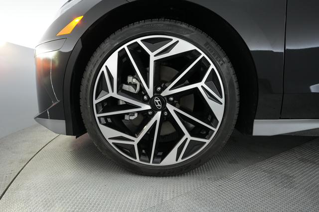 2023 Hyundai IONIQ 6 — photo 7 of 21