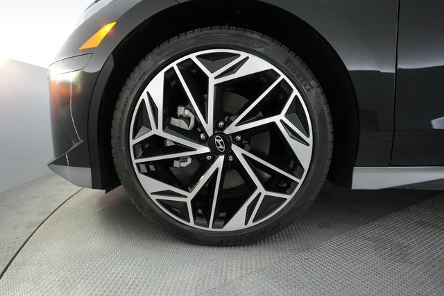 2023 Hyundai IONIQ 6 — photo 7 of 21