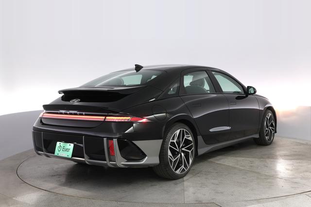 2023 Hyundai IONIQ 6 — photo 2 of 21