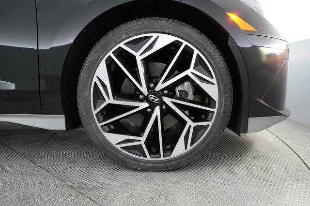 2023 Hyundai IONIQ 6 — photo 16 of 21