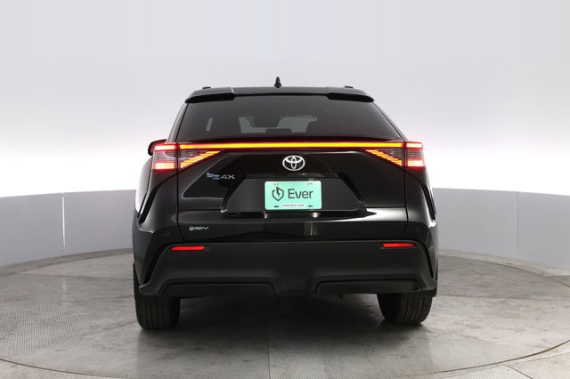 2024 Toyota bZ4X — photo 12 of 21